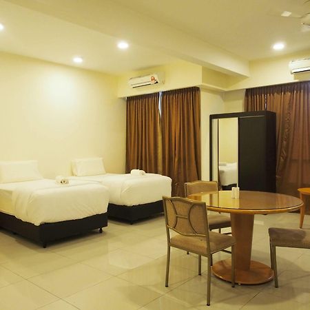 Premier Times International Hotel Seri Kembangan Exterior foto