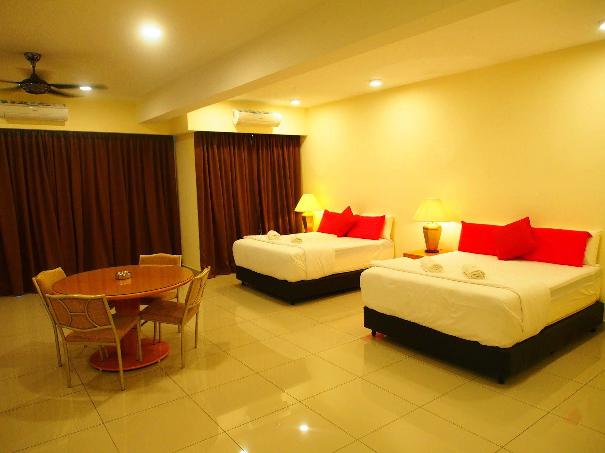 Premier Times International Hotel Seri Kembangan Exterior foto