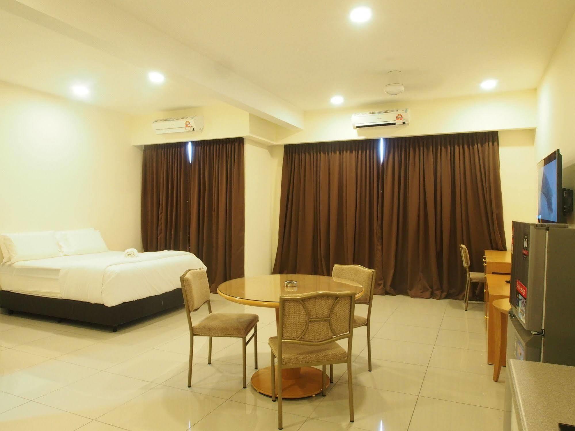 Premier Times International Hotel Seri Kembangan Exterior foto