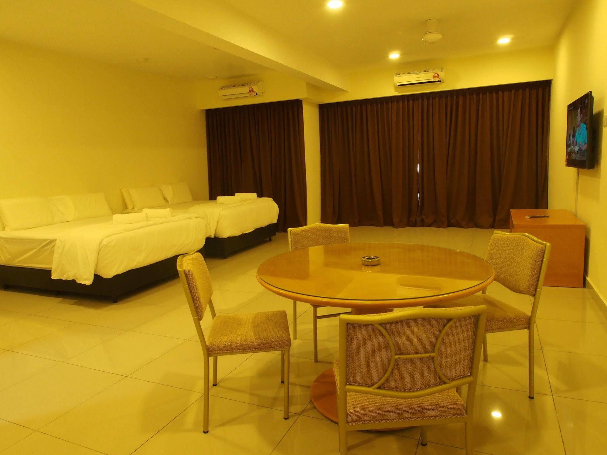 Premier Times International Hotel Seri Kembangan Exterior foto