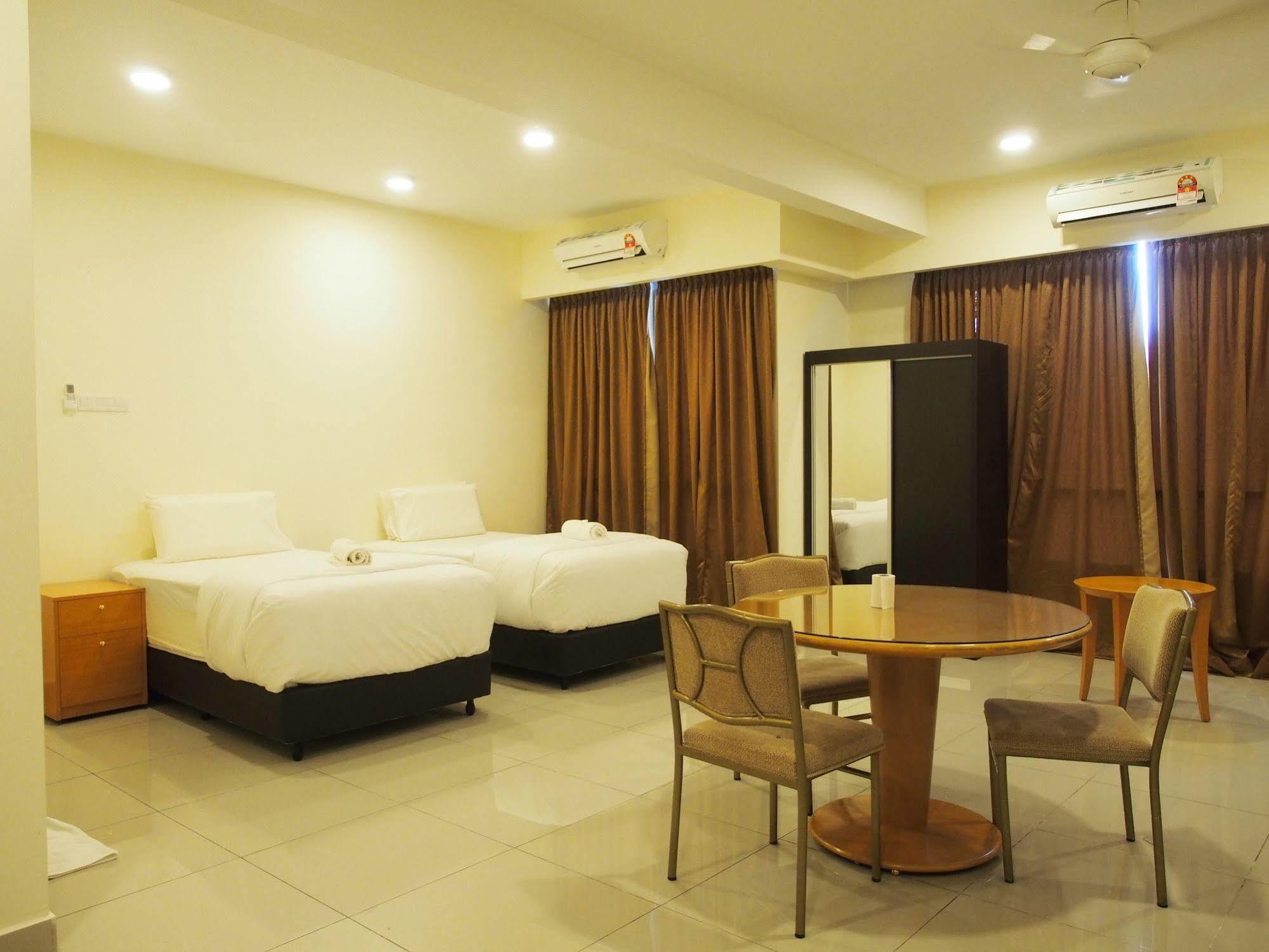 Premier Times International Hotel Seri Kembangan Exterior foto