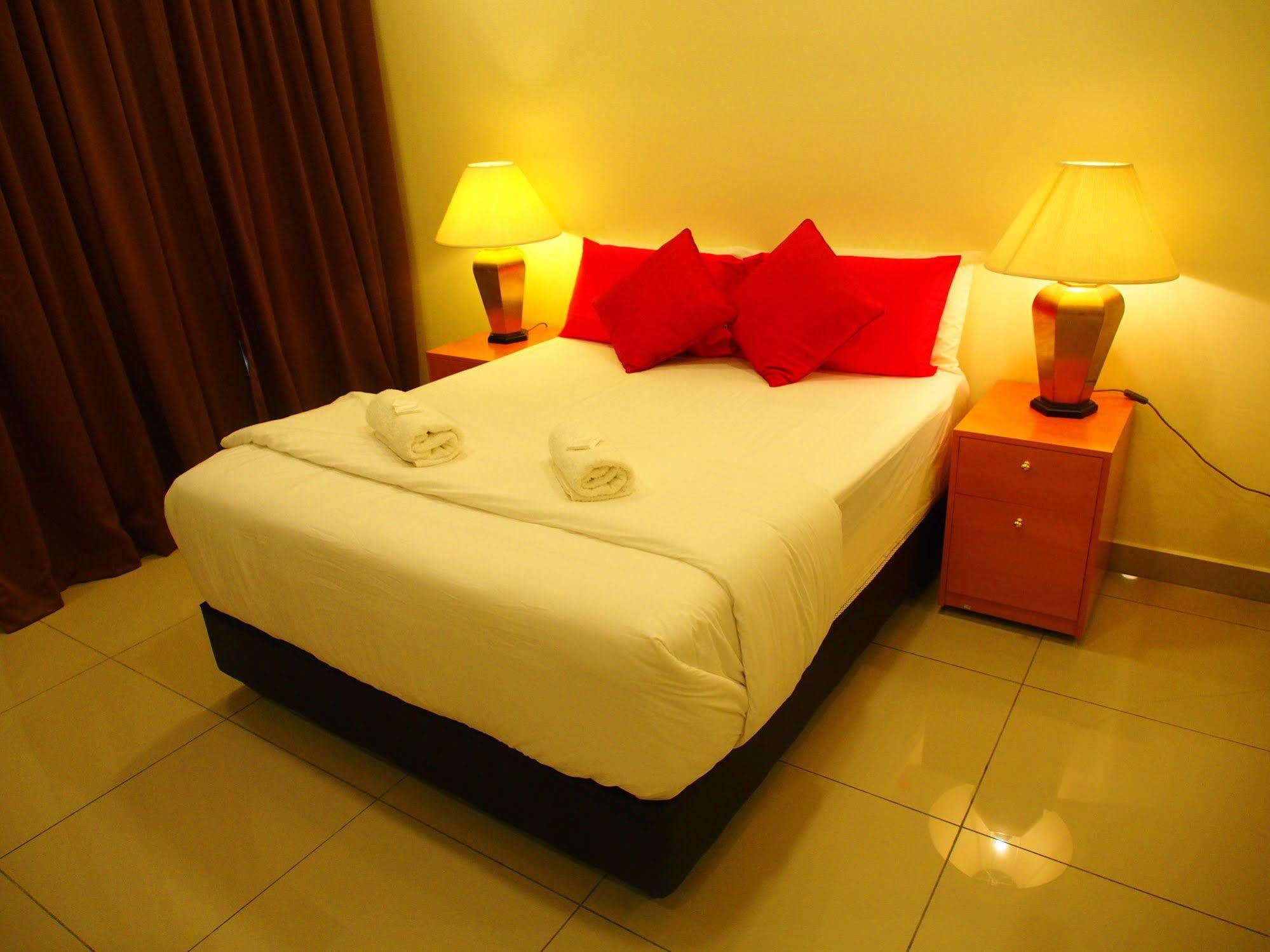 Premier Times International Hotel Seri Kembangan Exterior foto